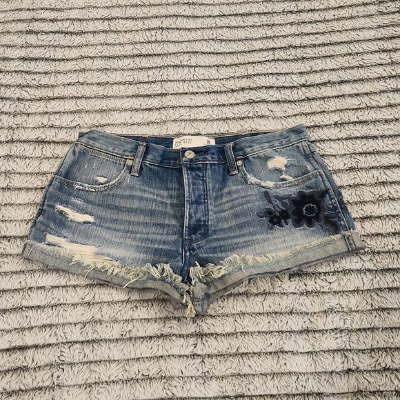 Button Down embroidered Abercrombie jean shorts size 29! - Picture 1 of 10